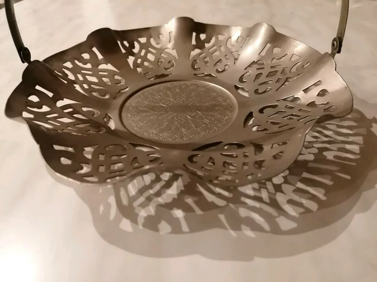 Vintage Lovelace Basket - Image 2