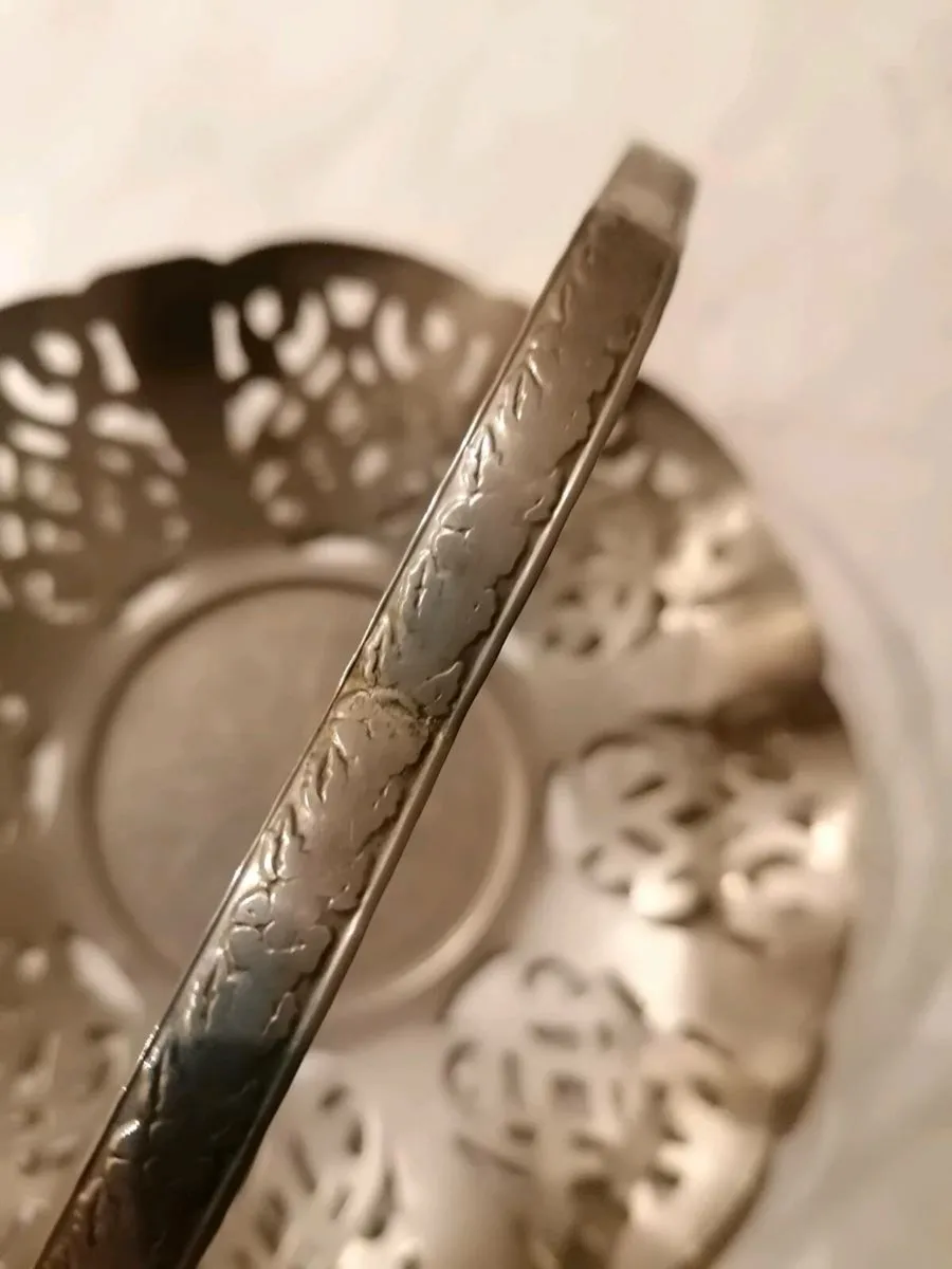 Vintage Lovelace Basket - Image 3