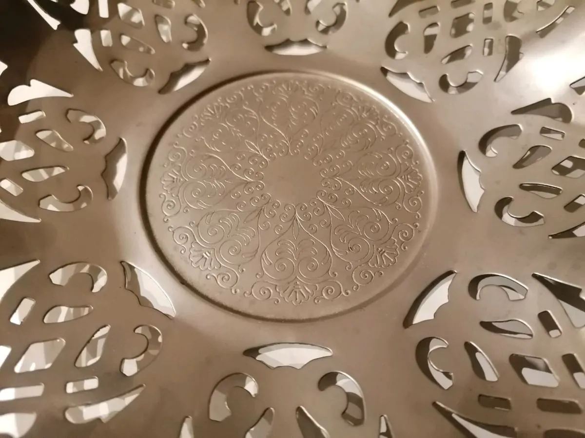 Vintage Lovelace Basket - Image 4