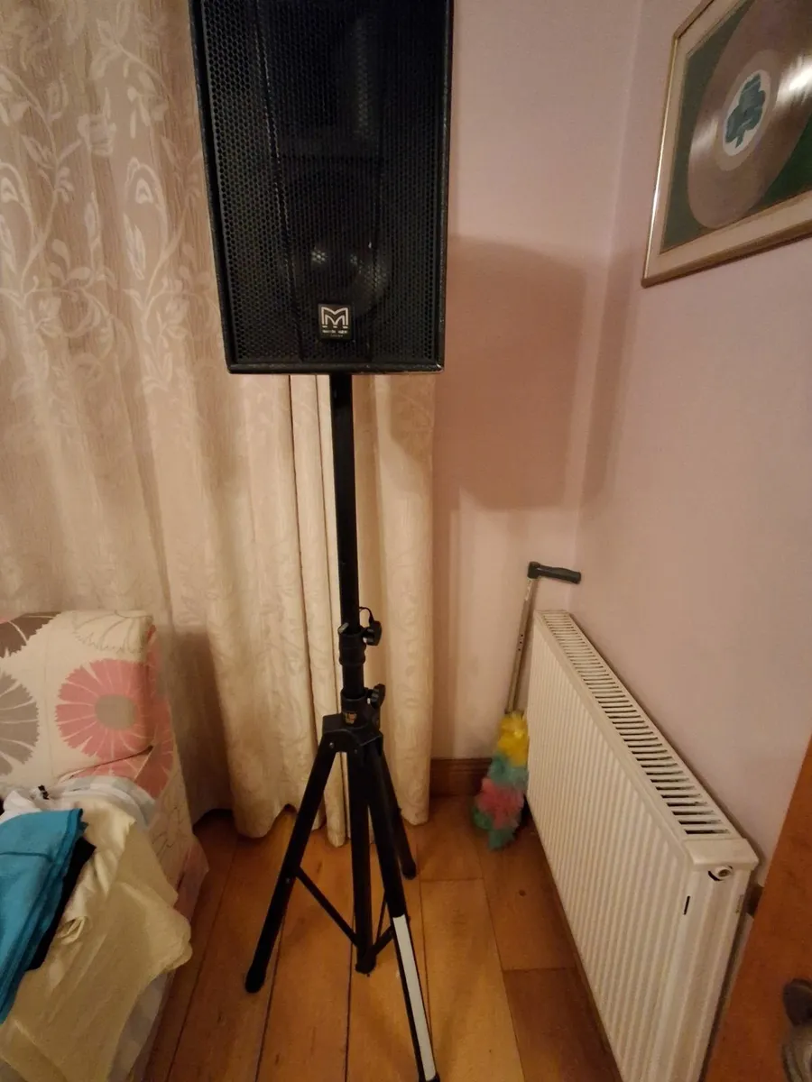 Music speakers snd stand and amplifier - Image 2