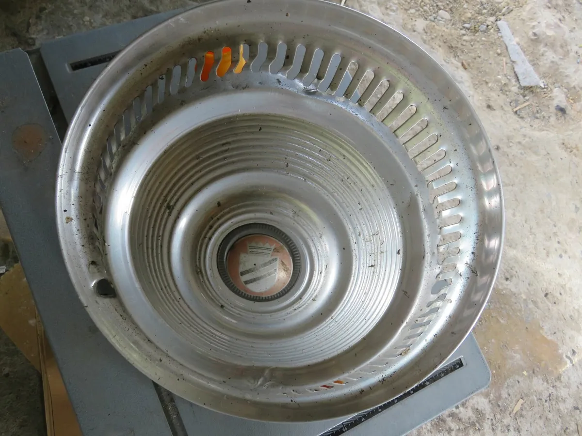 Vintage car hubcaps , 13 inch diameter - Image 1