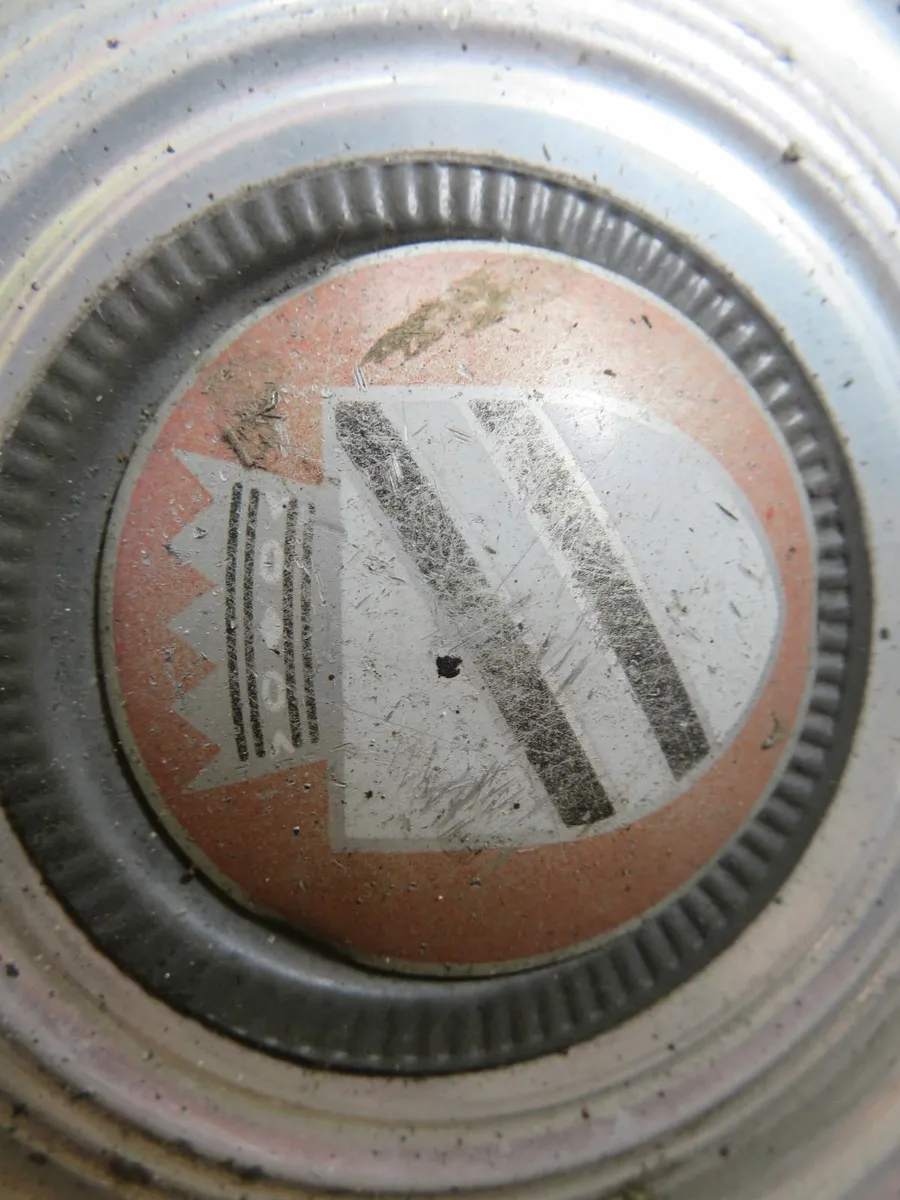 Vintage car hubcaps , 13 inch diameter - Image 2