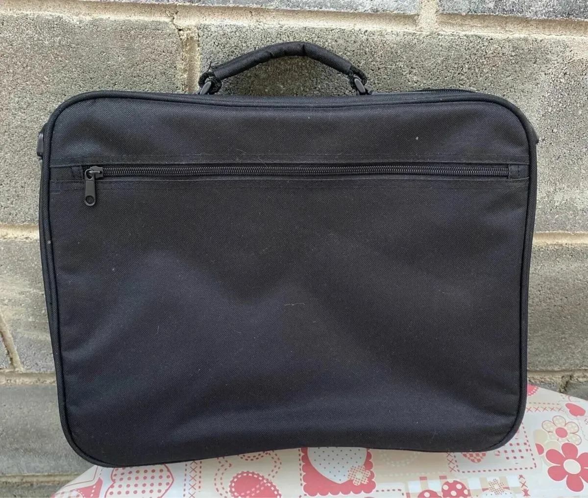 BRAND NEW Technika Laptop Bag 15.6" inch - Image 2