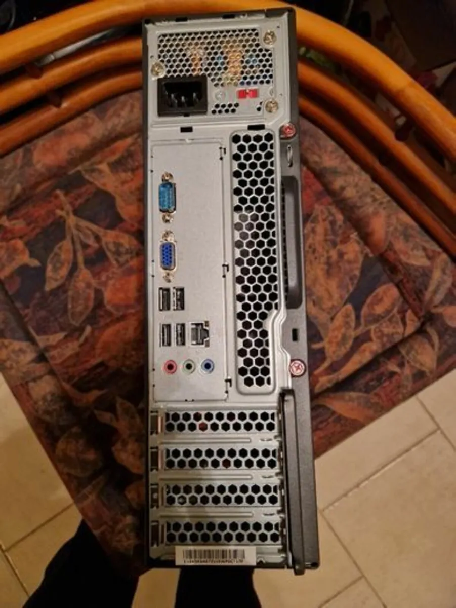 Lenovo ThinkCentre 300GB HDD, 2GB RAM Desktop PC - Image 2