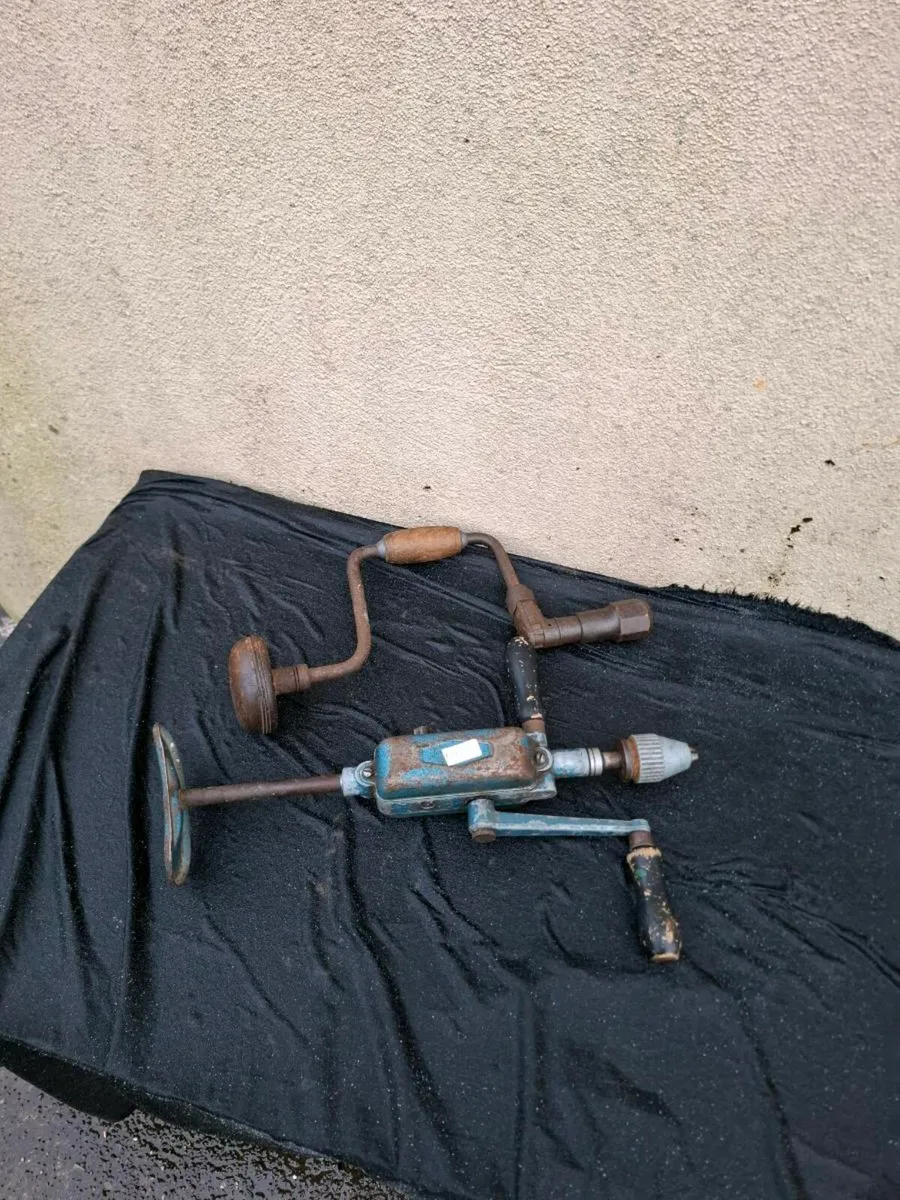 Lot of 2 hand drill possible to post