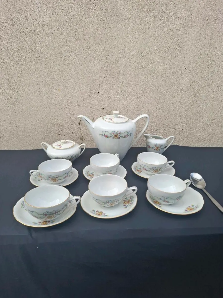 Floral tea set possible to post - Image 1