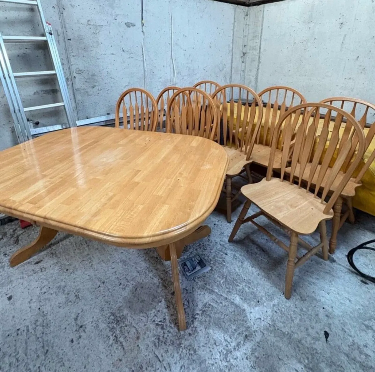 Table & chairs -perfect