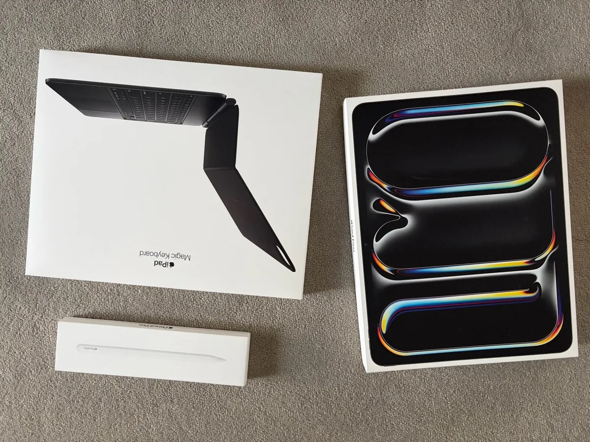 Apple iPad Pro 13 inch, keyboard and pencil - Image 1