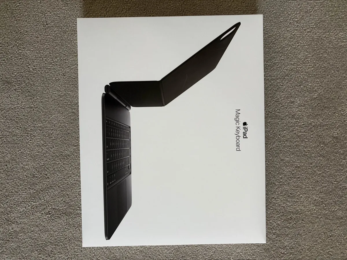 Apple iPad Pro 13 inch, keyboard and pencil - Image 4