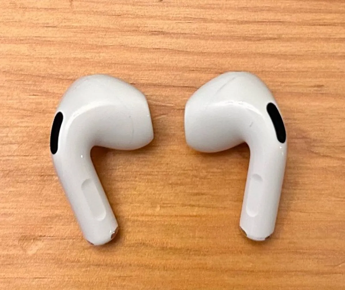 Apple AirPods 4 - Image 2