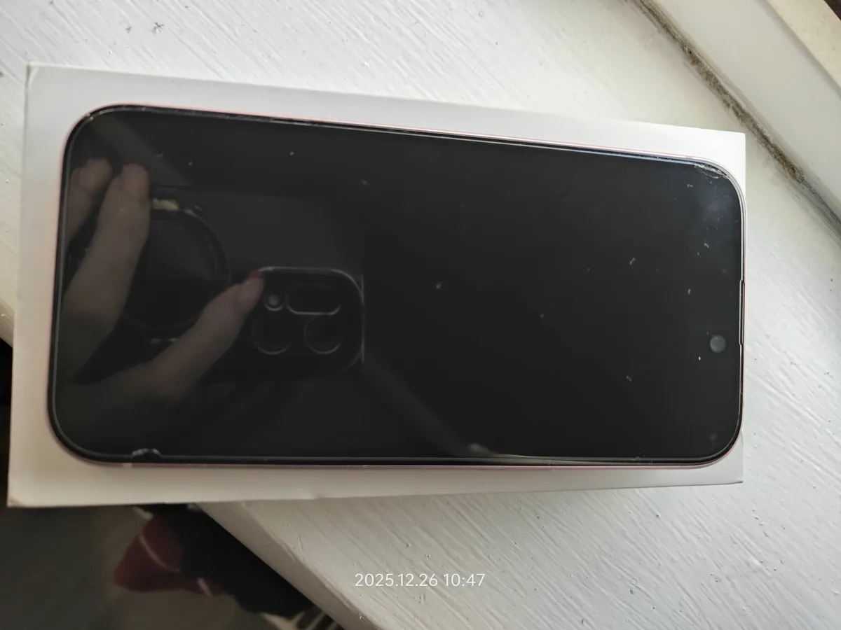 IPhone 15 Pink - Image 3