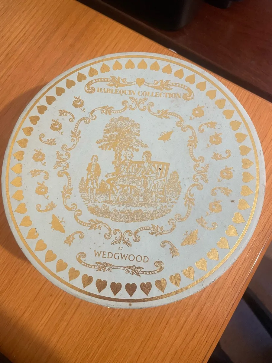 Wedgwood - Scallop Daisy Teacup and Saucer - Image 2