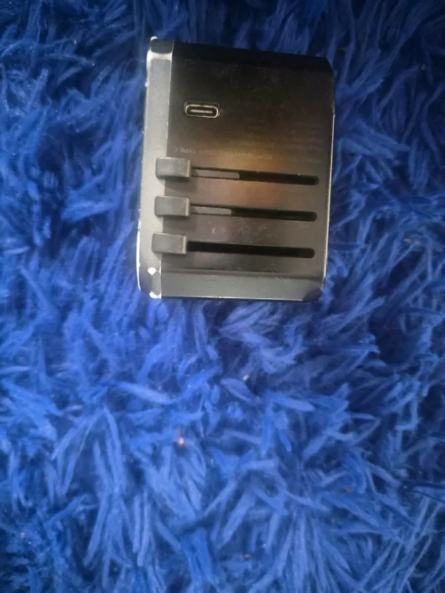 Worldwide travel adapter - Image 3