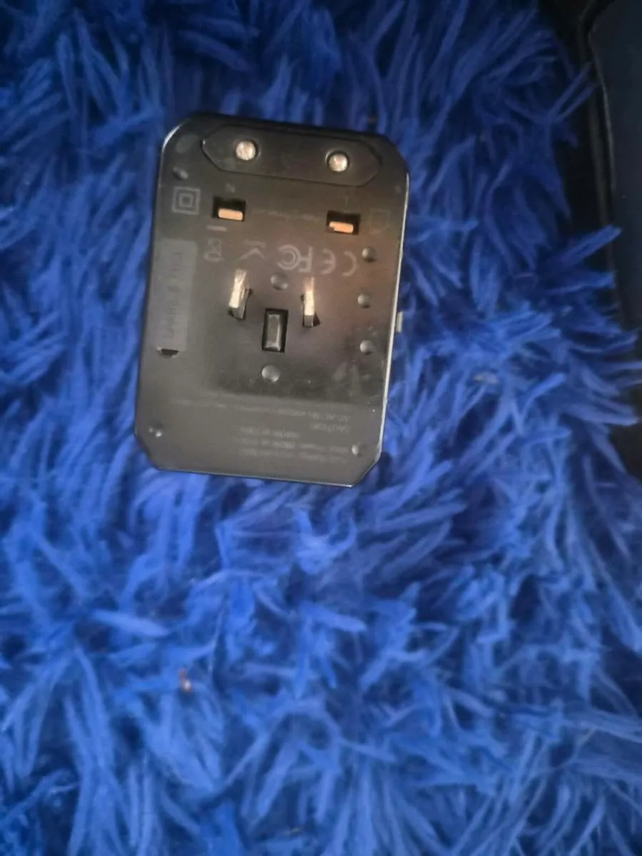 Worldwide travel adapter - Image 4