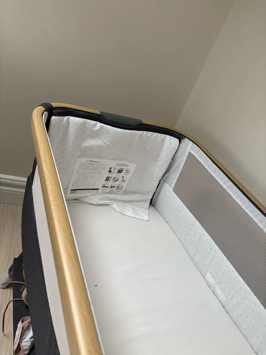 Tutti Bambini CoZee Lite Bedside Crib Charcoal - Image 2