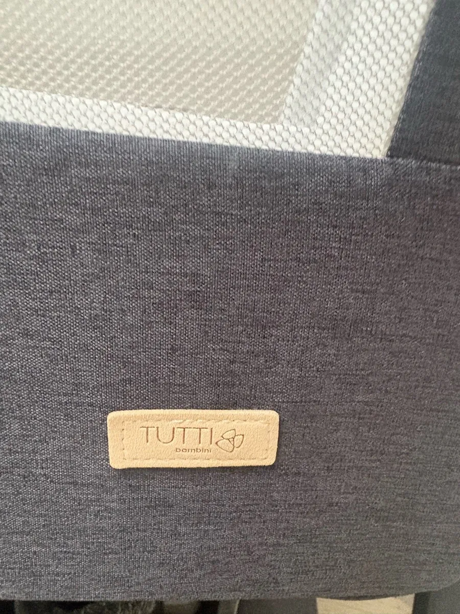 Tutti Bambini CoZee Lite Bedside Crib Charcoal - Image 3
