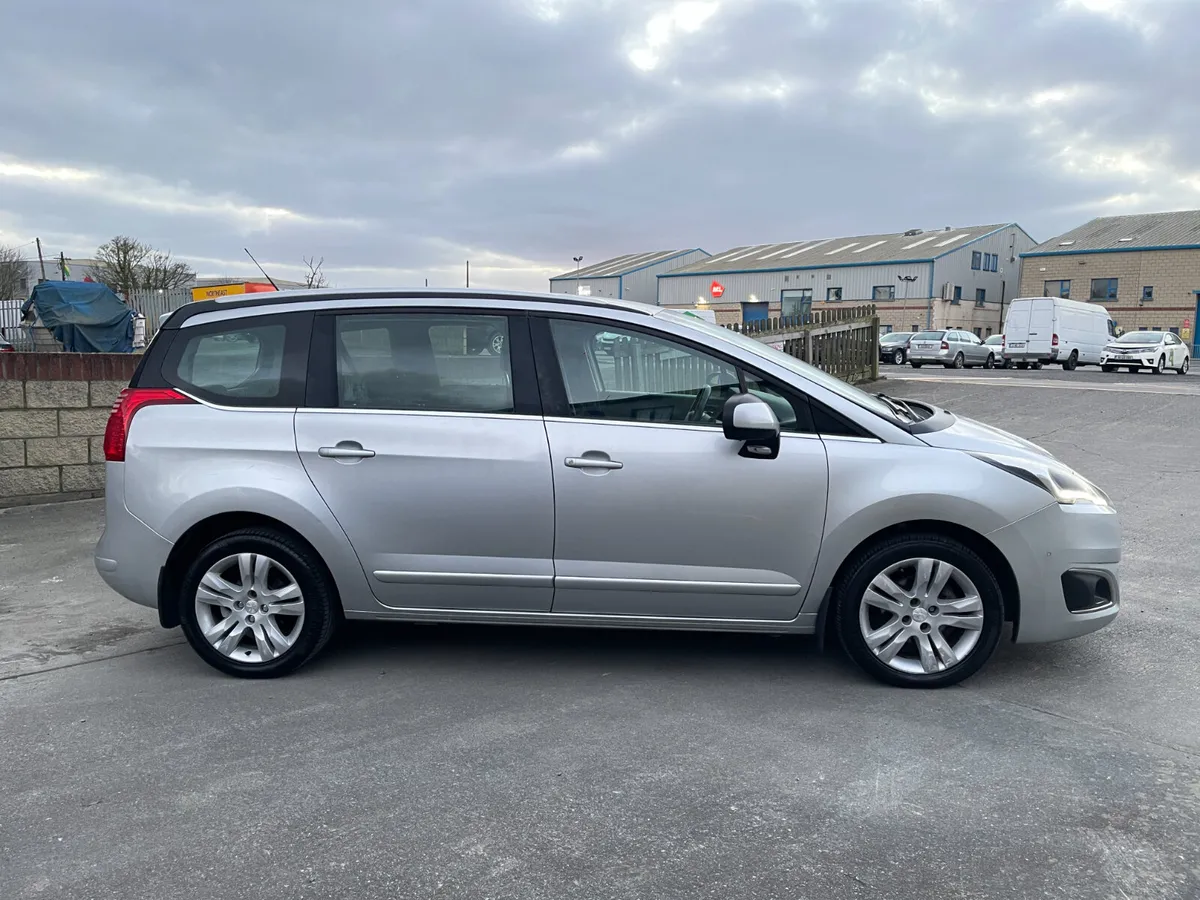 2015Peugeot 5008 ActivE1.6hdi,AUTOMATIC,7 SEATER - Image 4