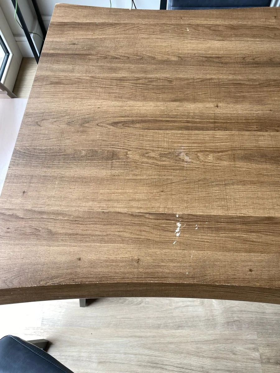 Table and chairs - Image 4