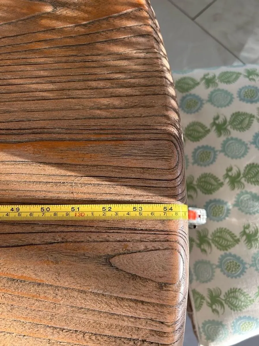 round pedestal table - Image 1