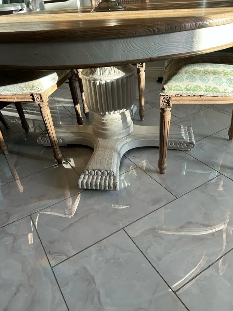 round pedestal table - Image 4