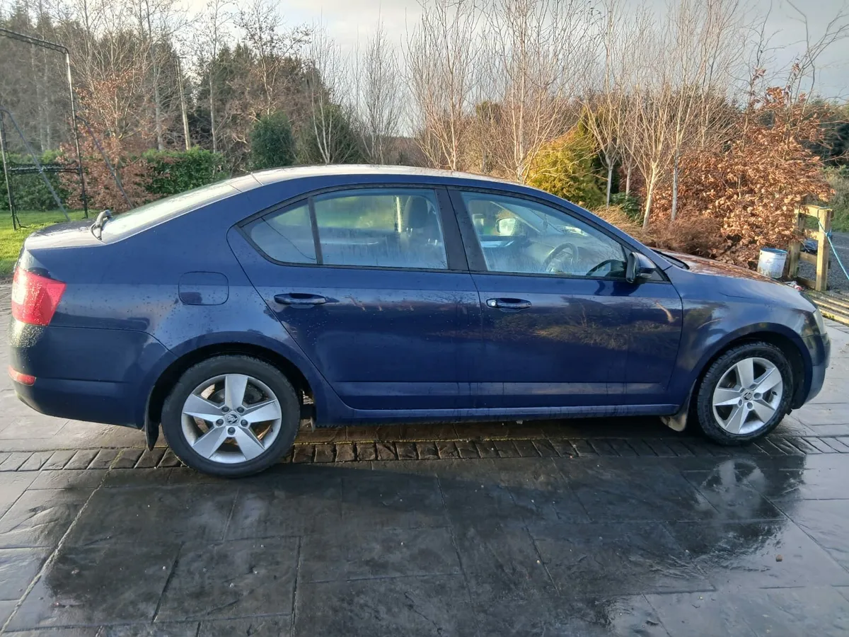 142 Skoda Octavia 259 km - Image 4