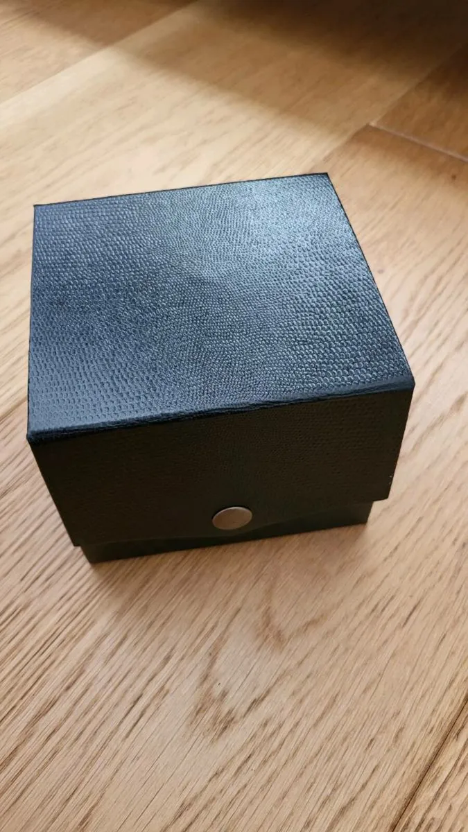 world globe gemstone paperweight - Image 4