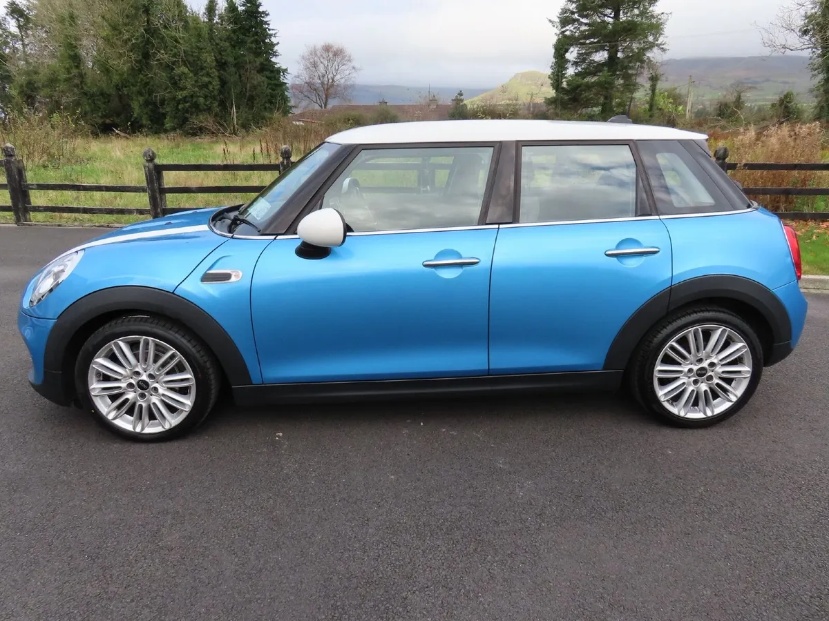 Mini Cooper 2017 - Image 2