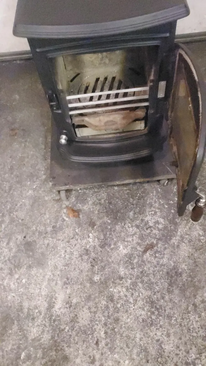 Stanley Oisin 6kw solid fuel stove - Image 2