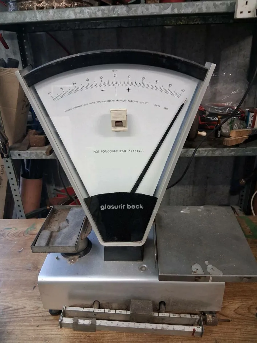 Weighing scales - Image 1