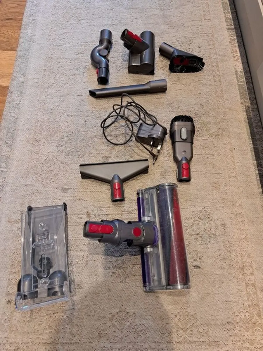 Dyson Vacuum Cleaner - Image 3