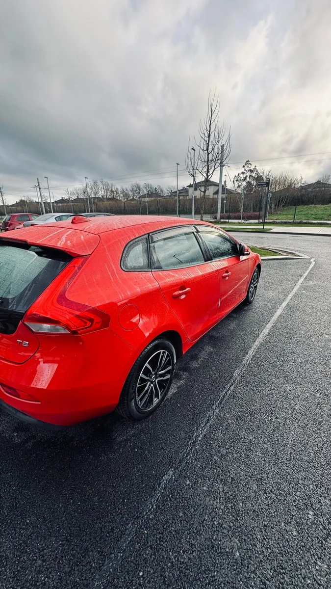 Volvo V40 1.5 Auto - Image 2