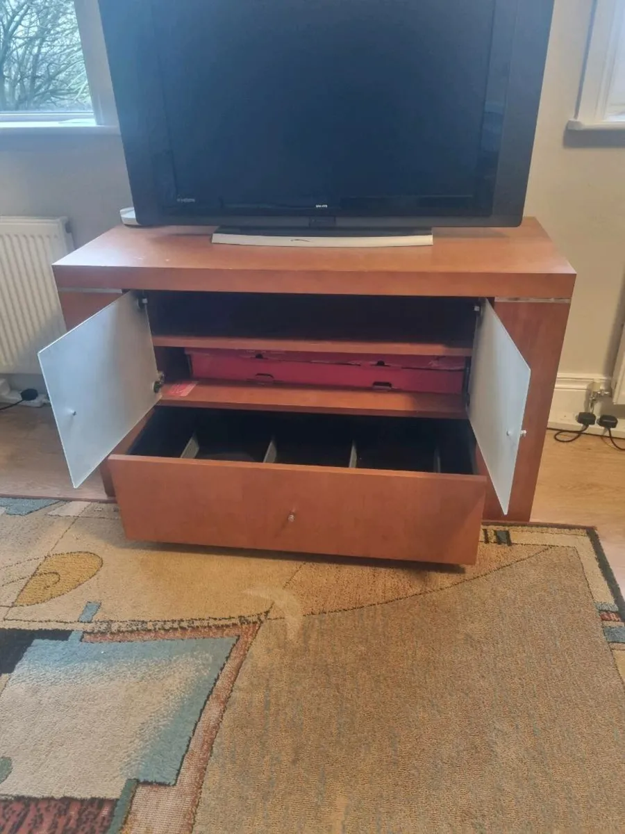 TV STAND - Image 2