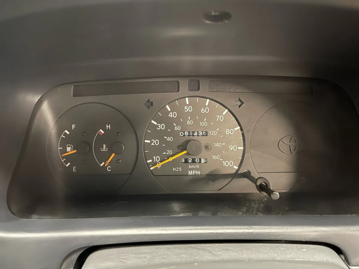 toyota hiace van 1997 2.4d - Image 2