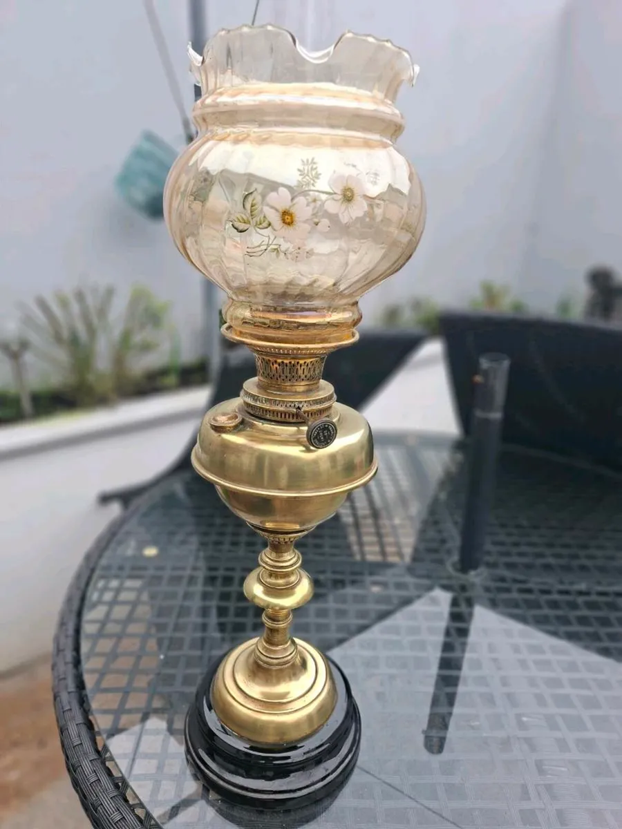 Beautiful Quality Antique Victorian Brass Oil Lamp - Image 1