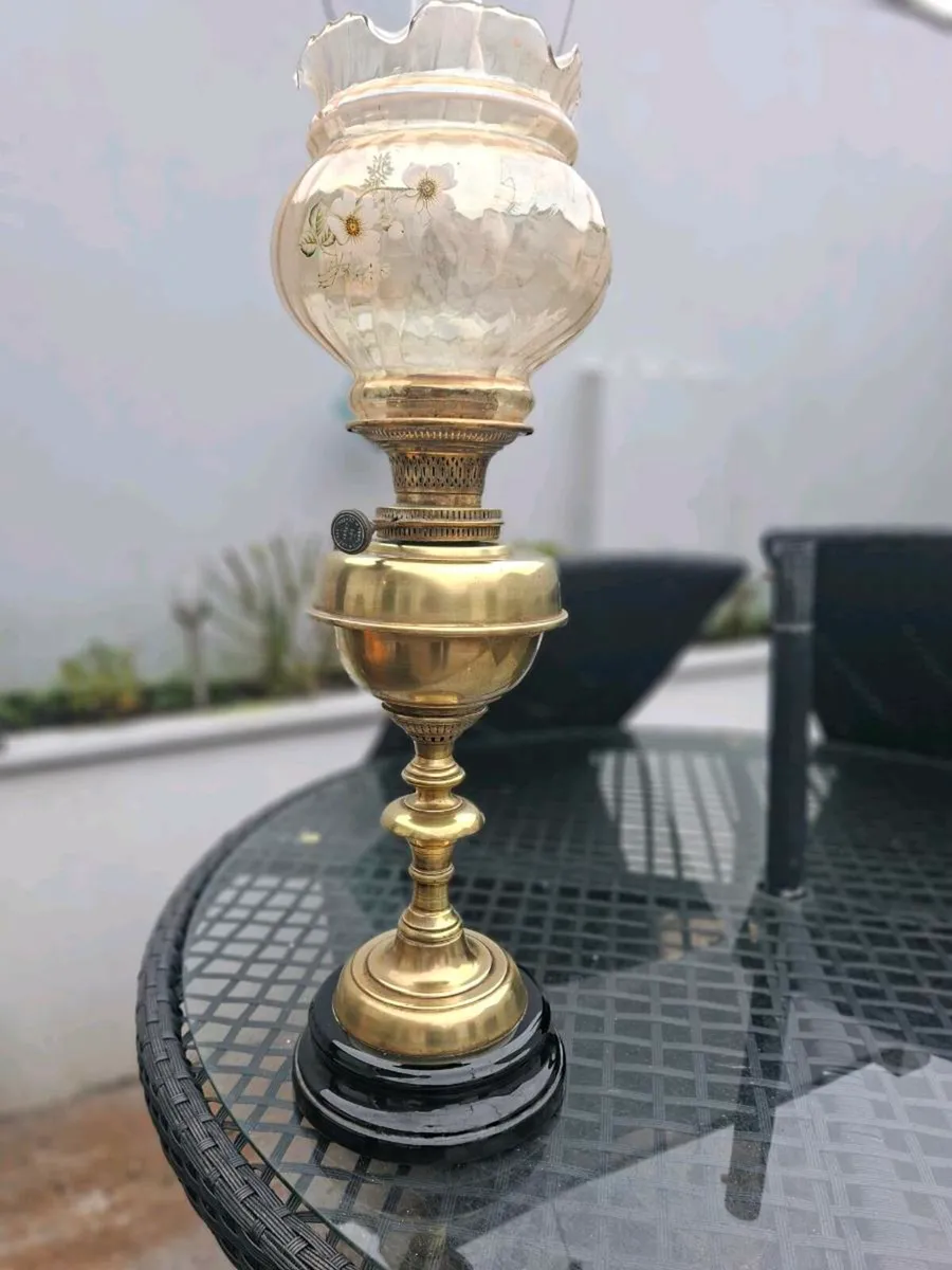Beautiful Quality Antique Victorian Brass Oil Lamp - Image 2