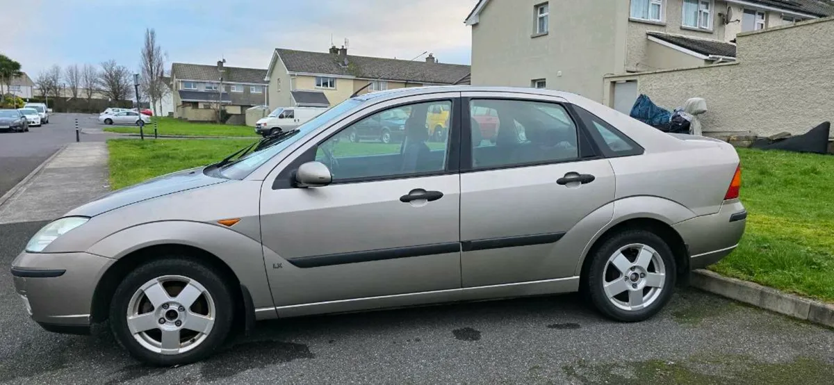 Ford Focus Saloon - Image 1