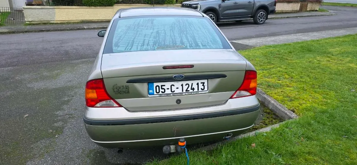 Ford Focus Saloon - Image 3