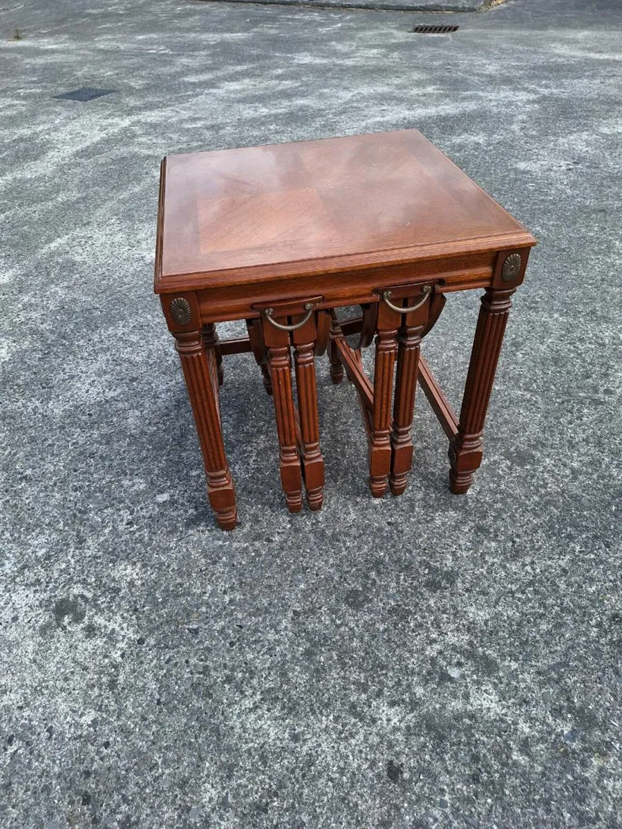 A beautiful and very unusual nest of tables - Image 1