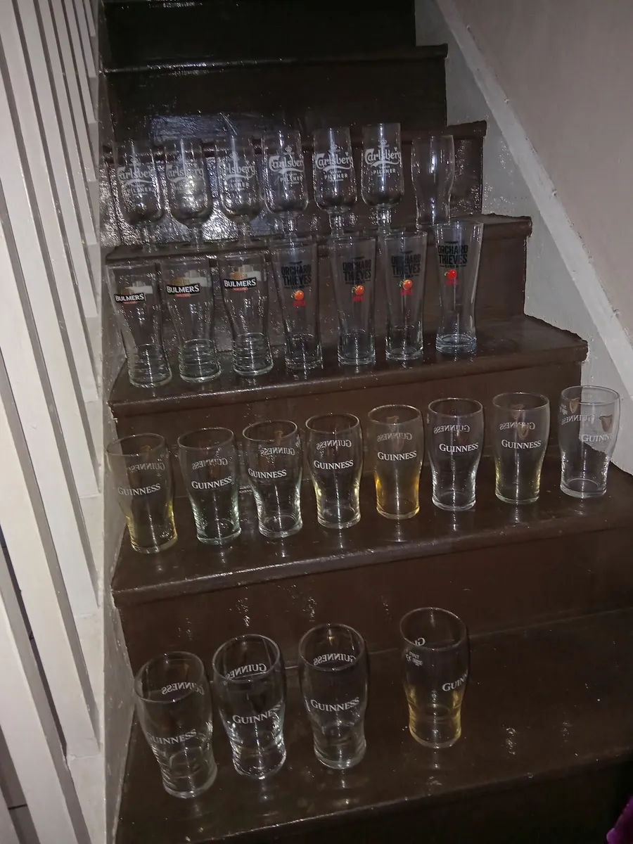 26 PINT GLASSES - Image 1