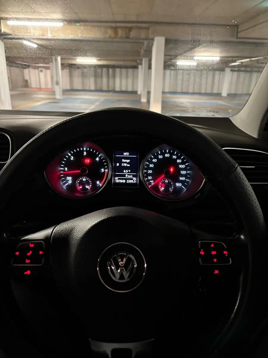VW GOLF 1.6 TDI LOW MILEAGE - Image 4