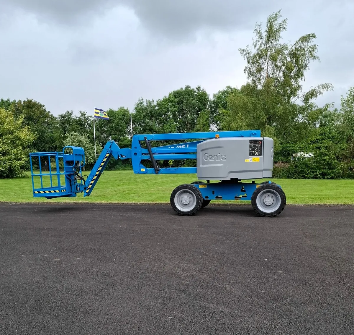 GENIE, JLG Boomlifts for export - Image 1
