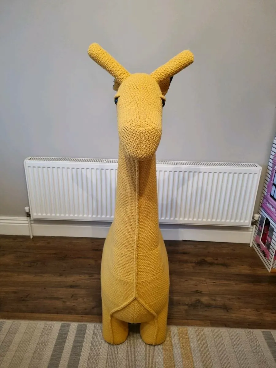 Carraig Donn kids Giraffe Stool - Image 2