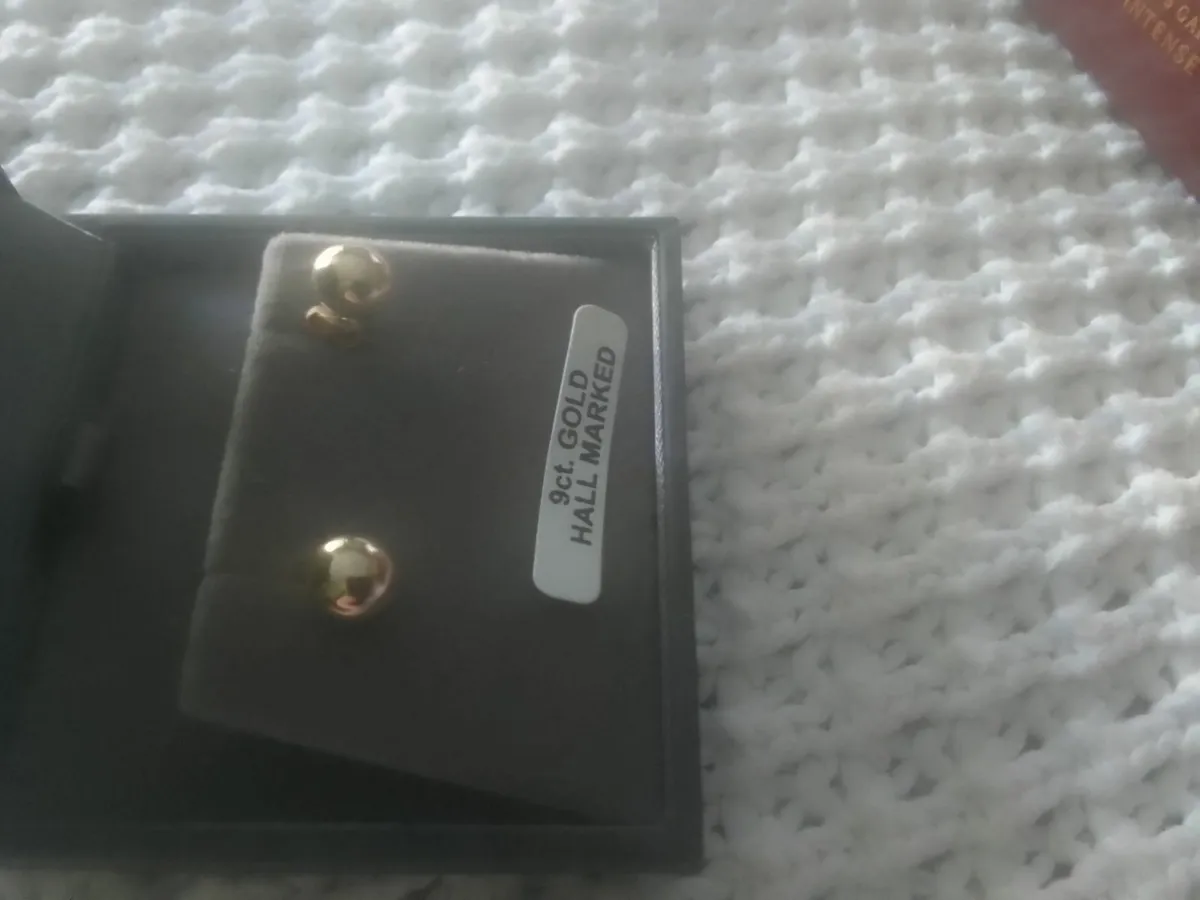 9ct yellow gold ball stud earrings new in box - Image 2