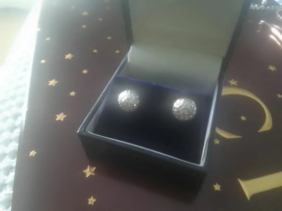9ct white gold diamond cut ball stud earrings new - Image 2