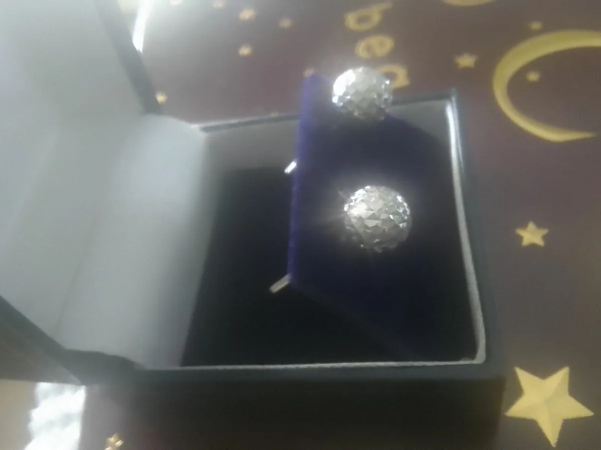 9ct white gold diamond cut ball stud earrings new - Image 3