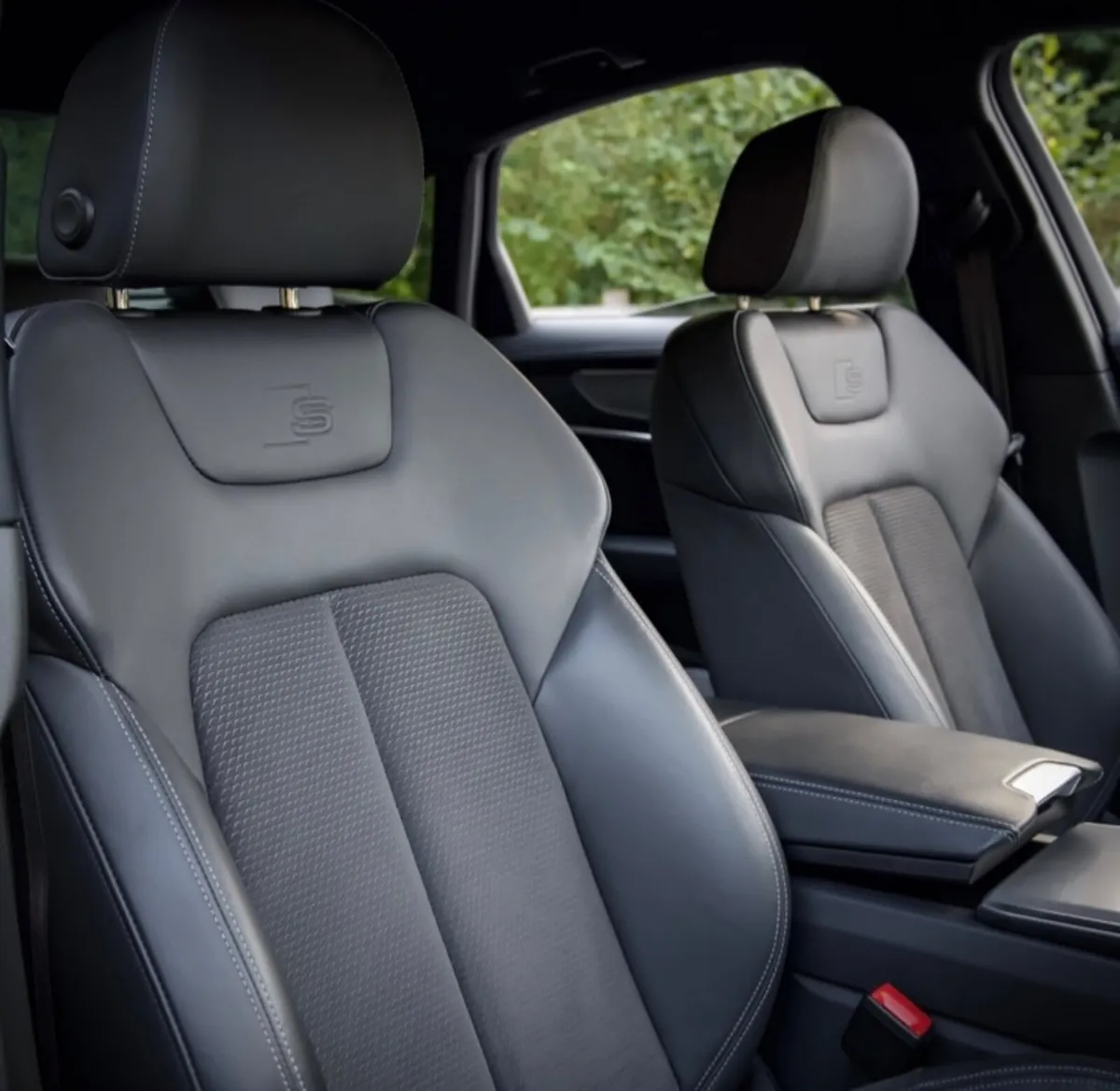 Audi A6 2019 S Line Black Edition - Image 2