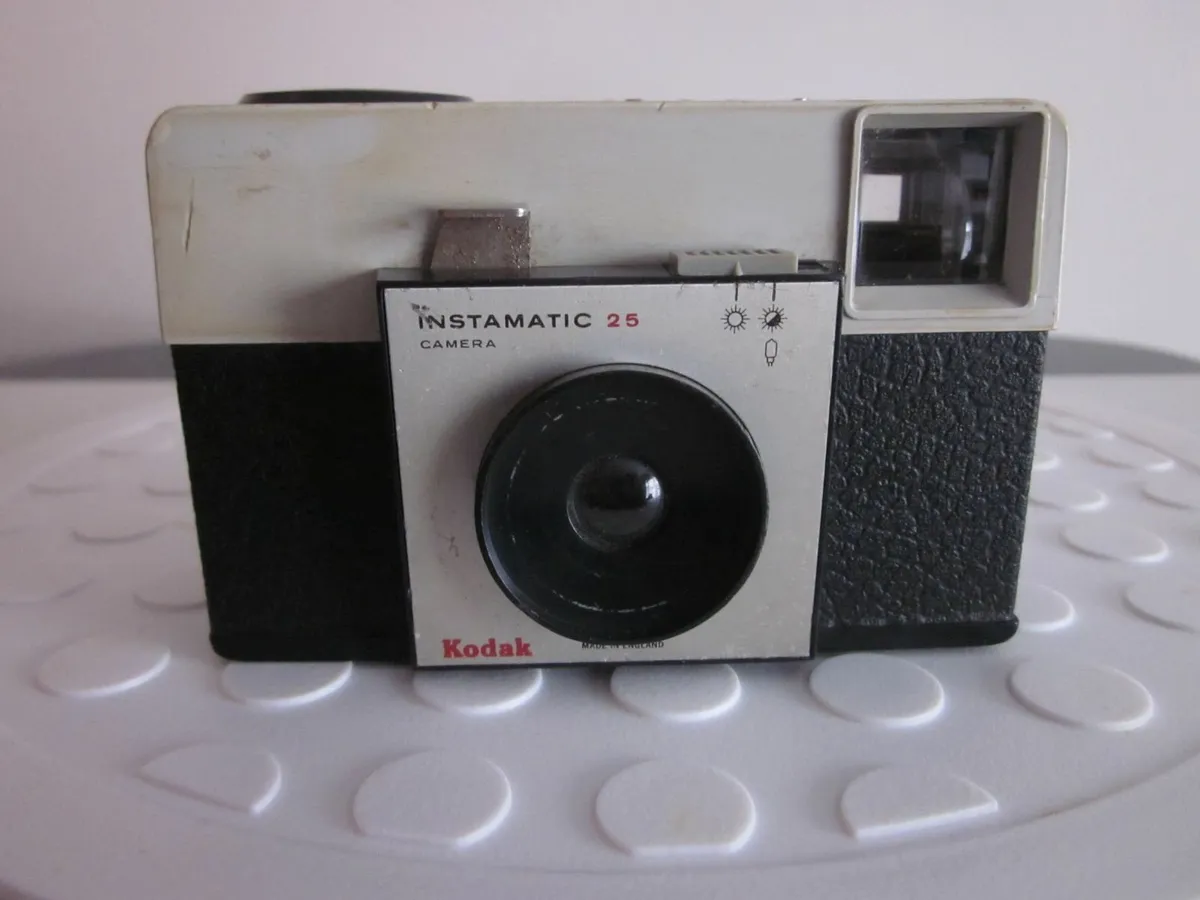 Kodak Instamatic 25 vintage 126 film Camera - Image 1