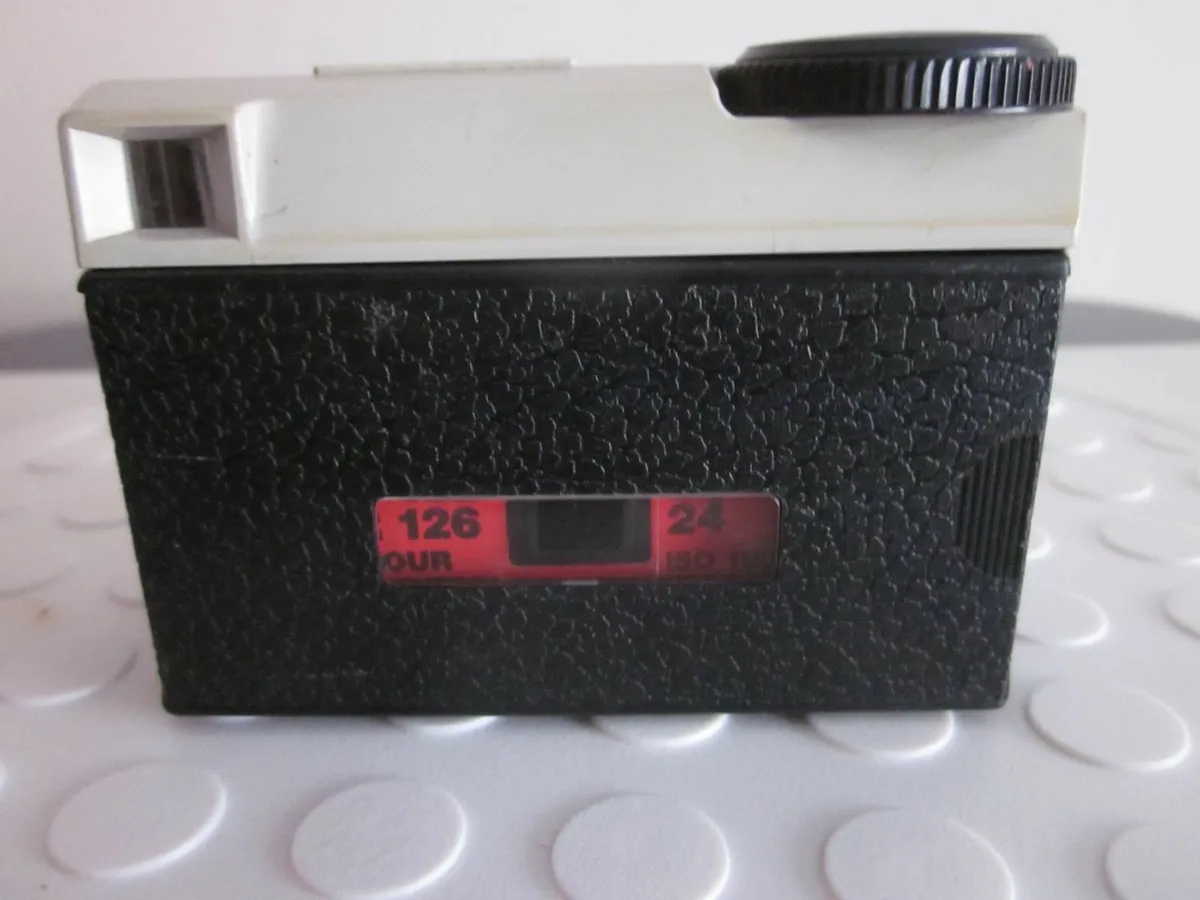 Kodak Instamatic 25 vintage 126 film Camera - Image 3