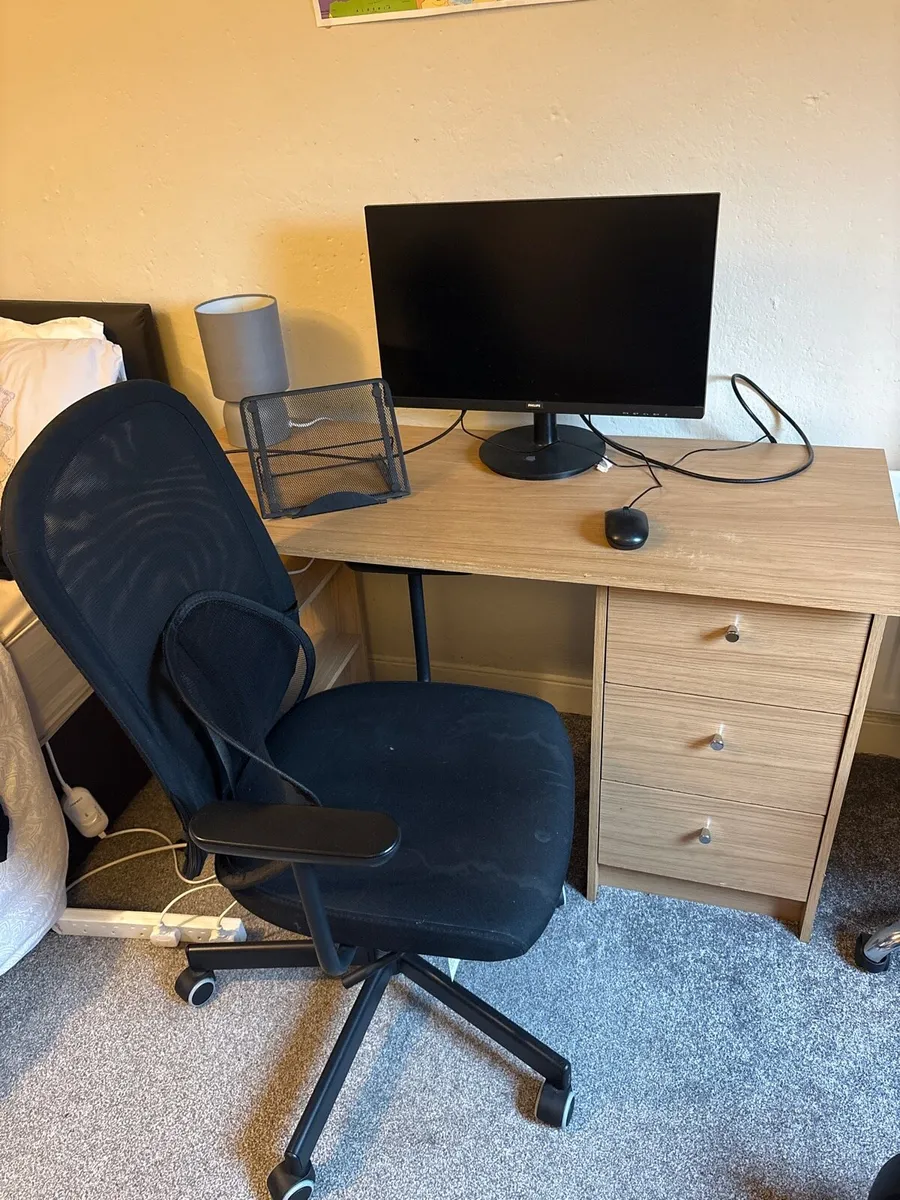 Desk and office chair - Image 2