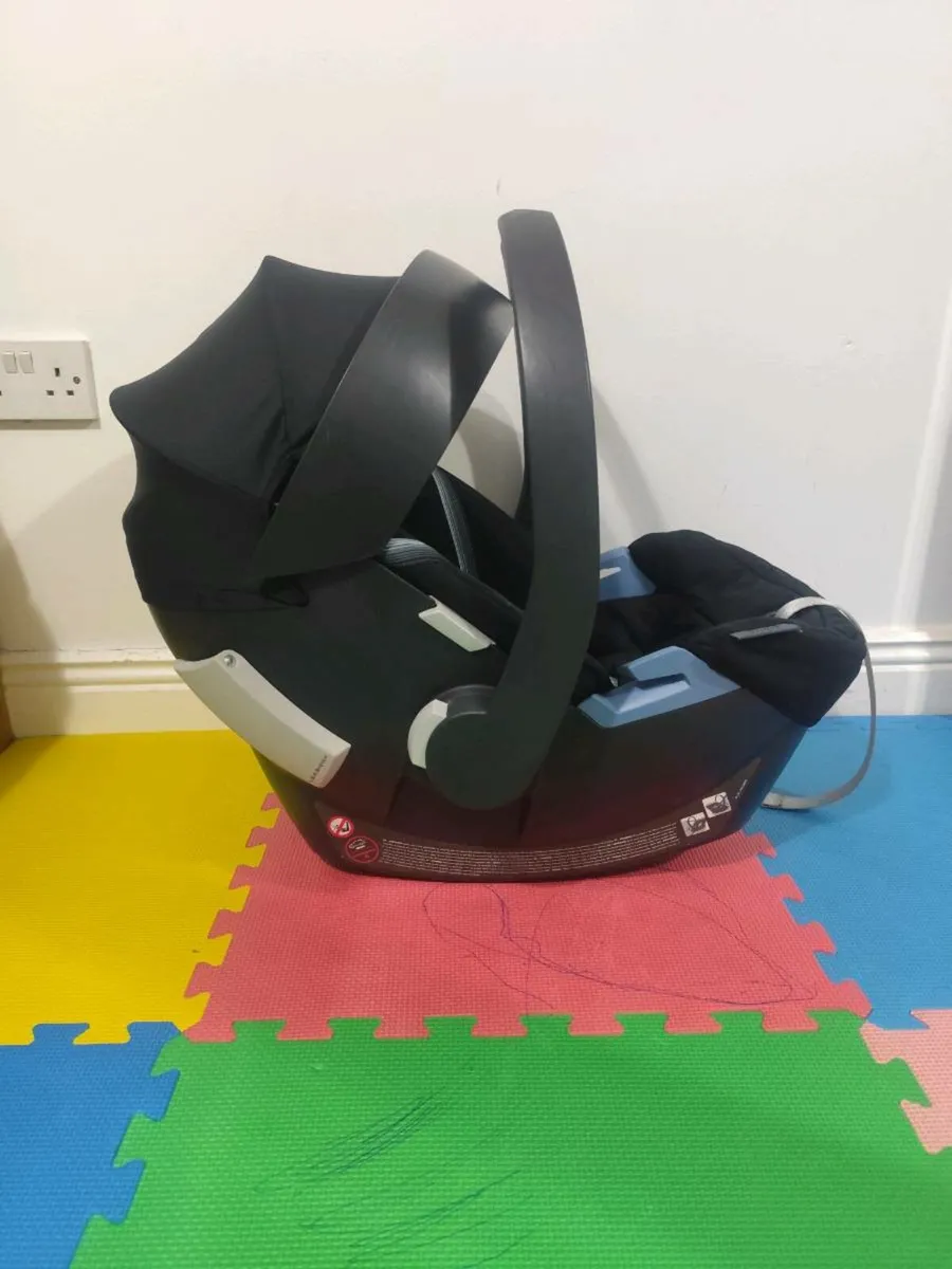 Cybex Aton 5 baby car seat - Image 1